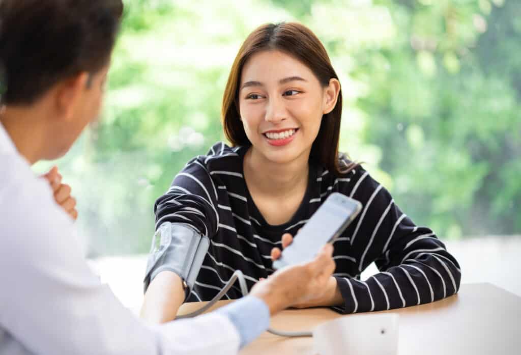 DOCTOR PATIENT WOMAN ELDER